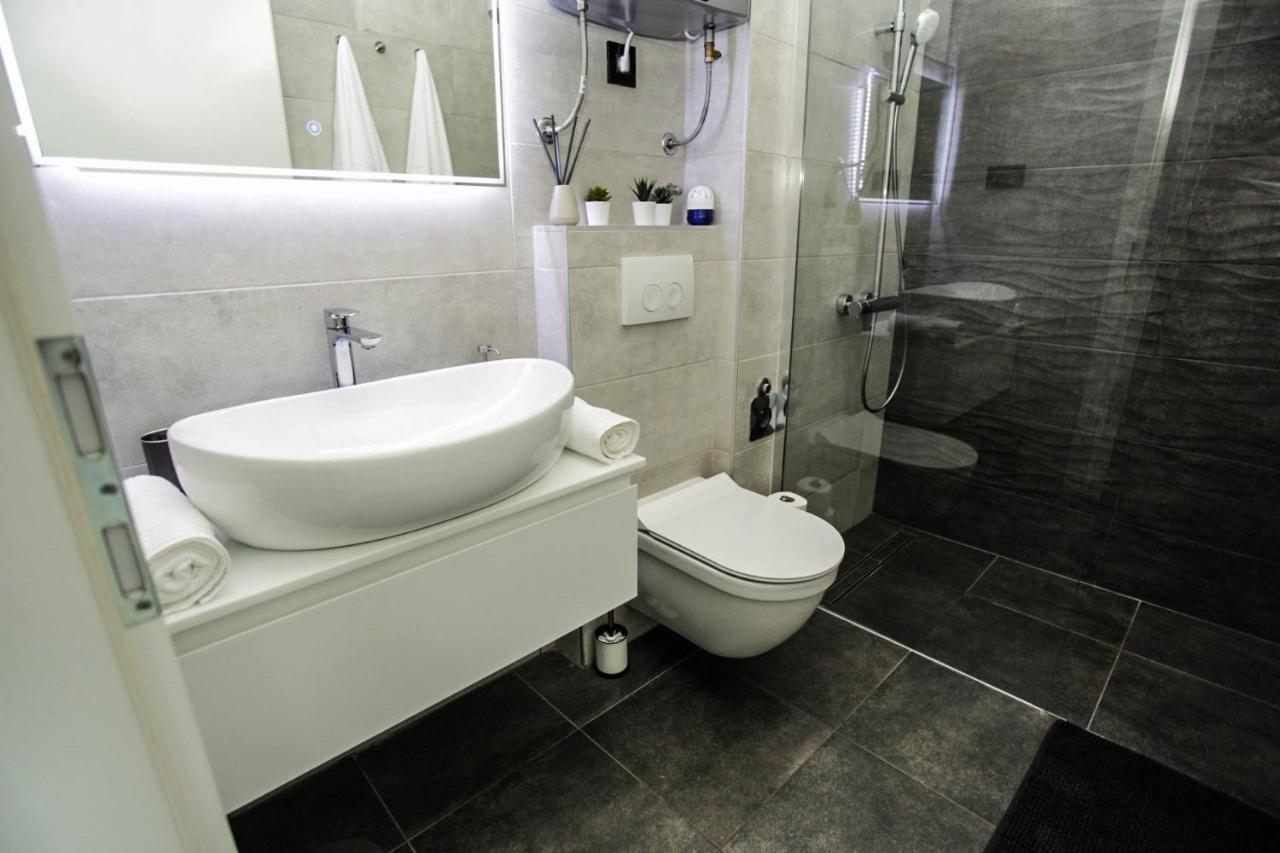 LeeLee Appartement Rijeka Buitenkant foto