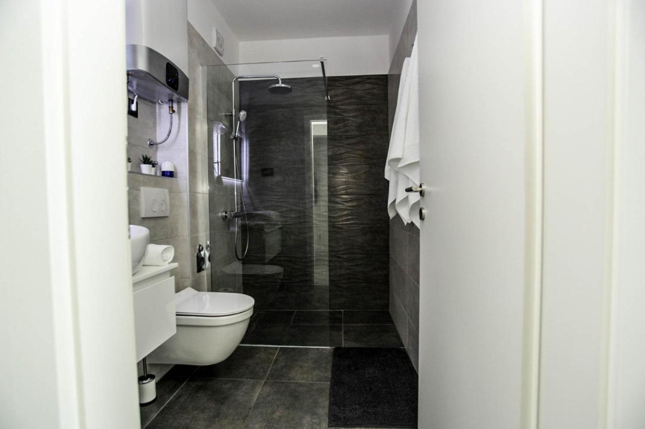 LeeLee Appartement Rijeka Buitenkant foto