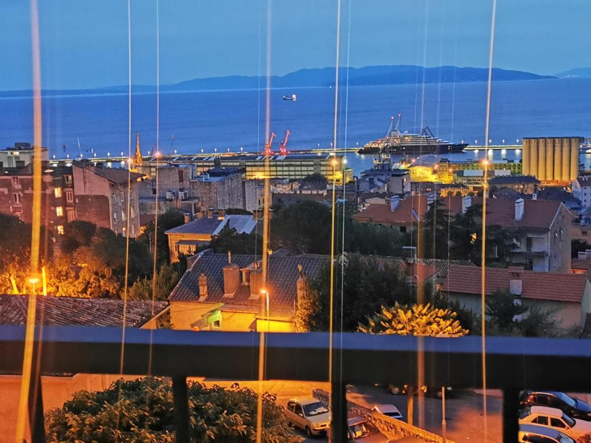 LeeLee Appartement Rijeka Buitenkant foto